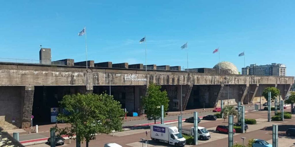 vue sur la base sous marine de Saint-Nazaire en Loire-Atlantique