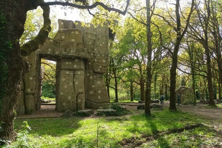 structures d’escalade en accès libre dans le bois d’Avalix à Saint-Nazaire lors d’une balade avec chien