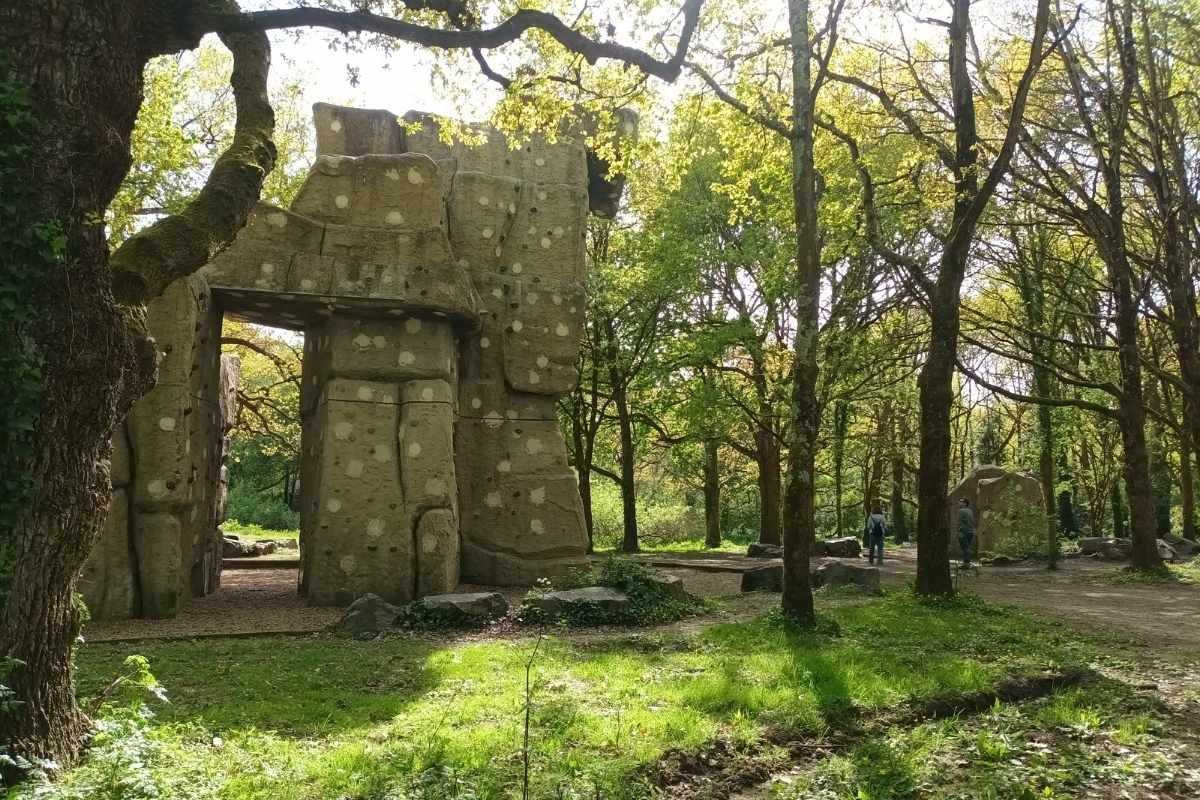 structures d’escalade en accès libre dans le bois d’Avalix à Saint-Nazaire lors d’une balade avec chien