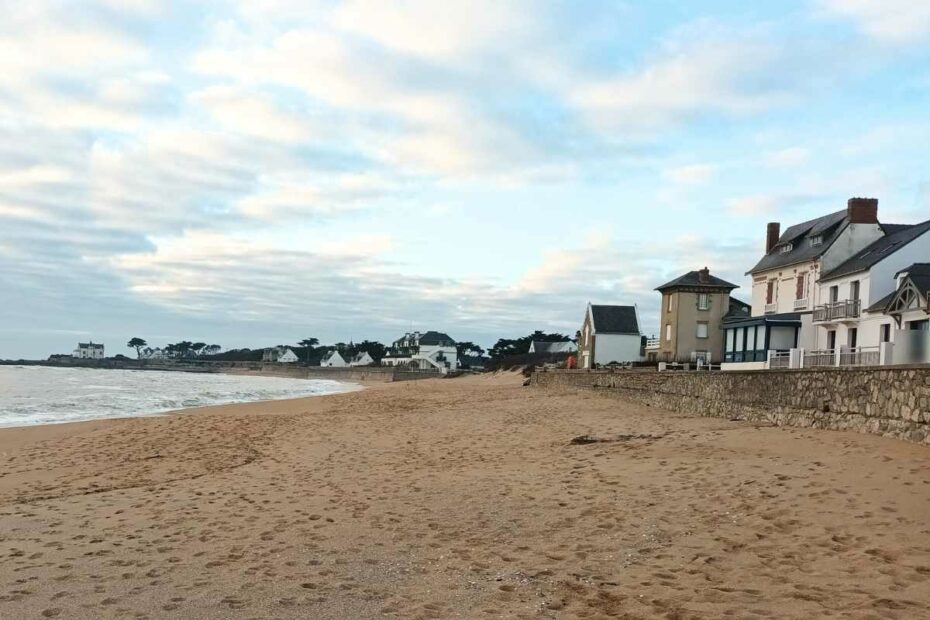 Vue sur la plage Valentin lors d'une balade chien à Batz sur mer